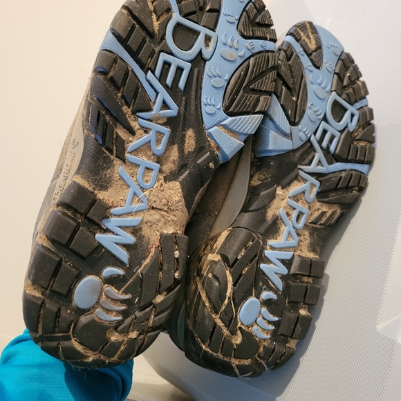 Bearpaw womans hiking boots waterproof size 8, has some mud - Picture 2 of 5